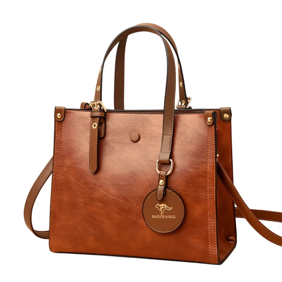 Klassisk handväska i brun vintage-stil. En tidlös damaccessoar som matchar både eleganta och vardagliga outfits.
