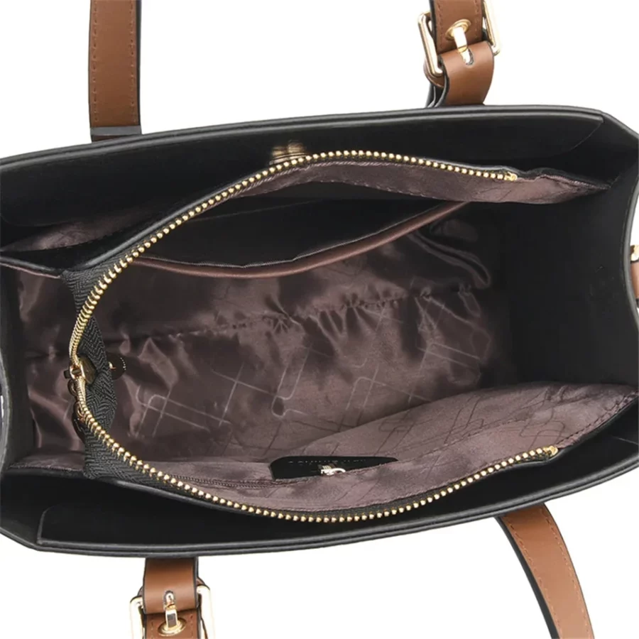 Elegant vintage handväska i svart med gyllene detaljer. En perfekt damväska för både vardagsbruk och speciella tillfällen.